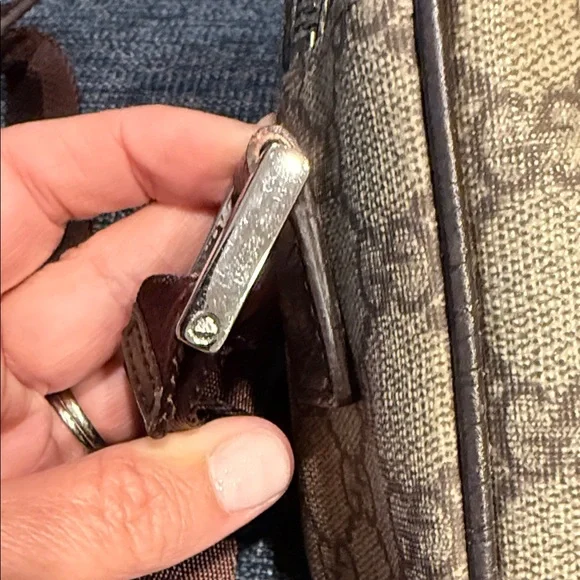 Gucci Supreme Camera Crossbody Bag - Picture 6 of 15